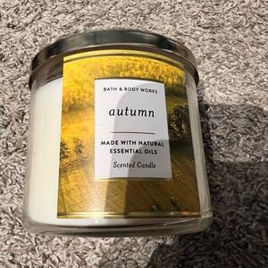 Bath & Body Works Autumn Scented Candle - Yellow and White